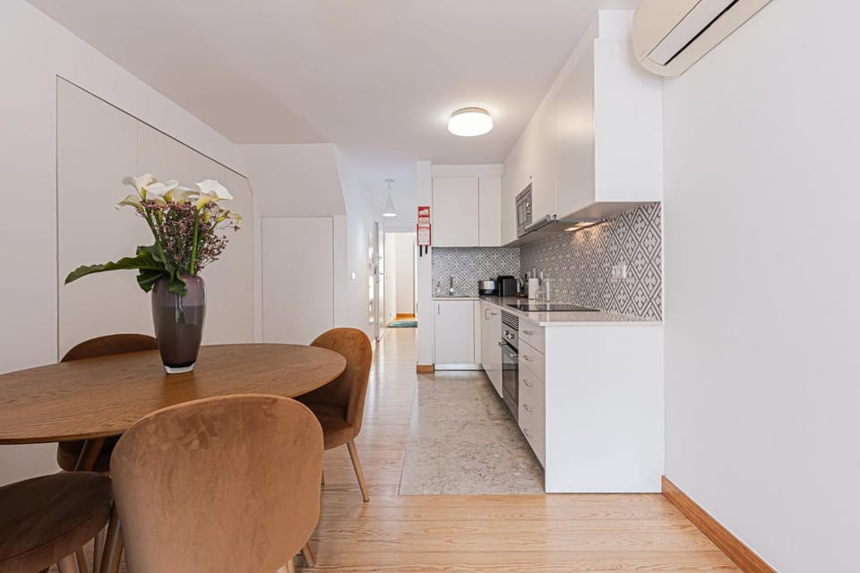 Kitchen or kitchenette, Dining area, stove