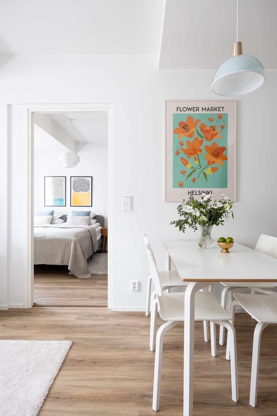Bed, Dining area, Bedroom