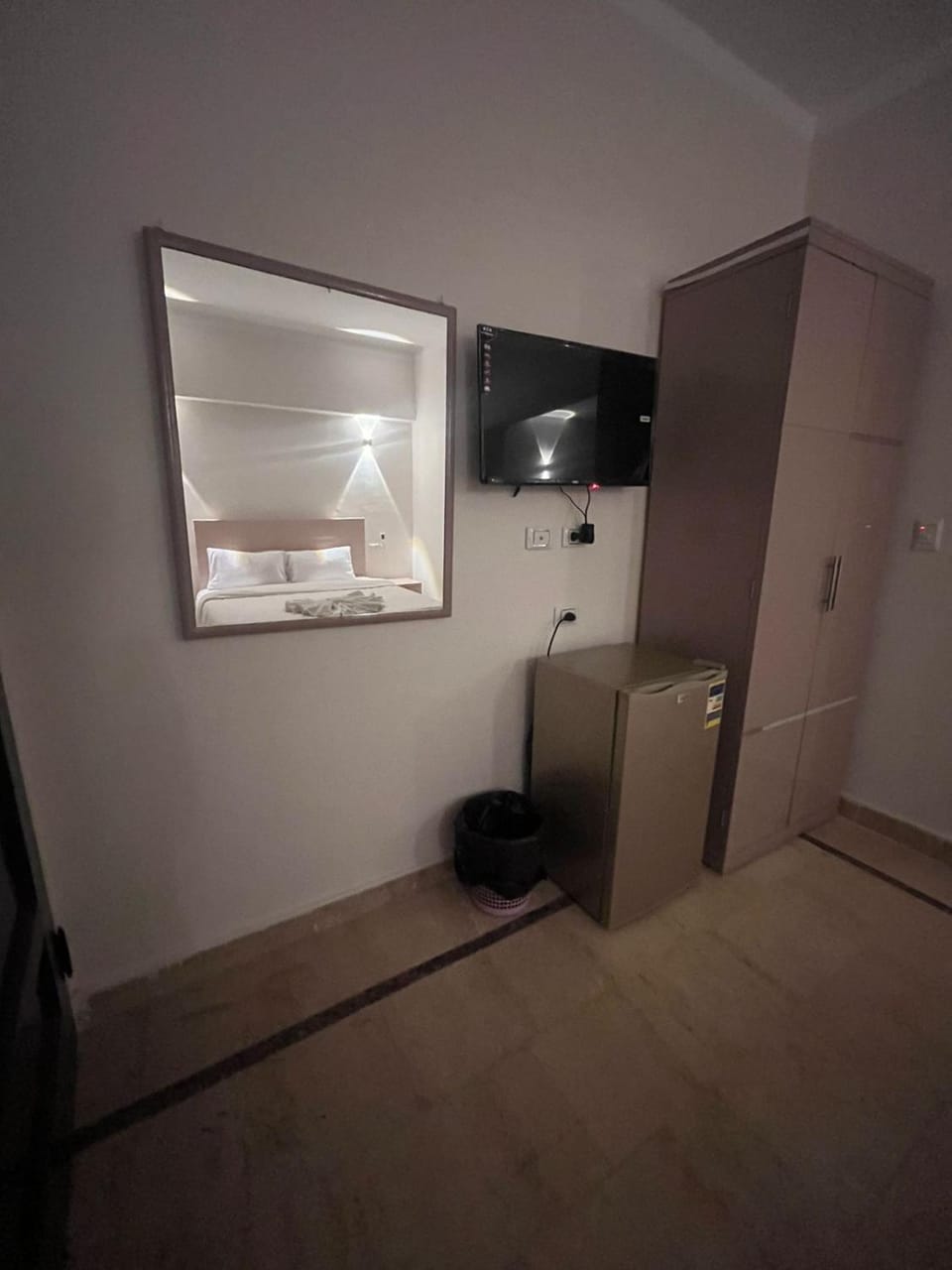 Bed, TV and multimedia, Kitchen or kitchenette, Photo of the whole room, Bedroom, hair dresser, wardrobe