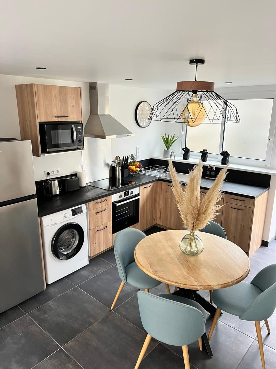 Kitchen or kitchenette, Dining area, dishwasher, minibar, pet friendly, toaster, washing machine