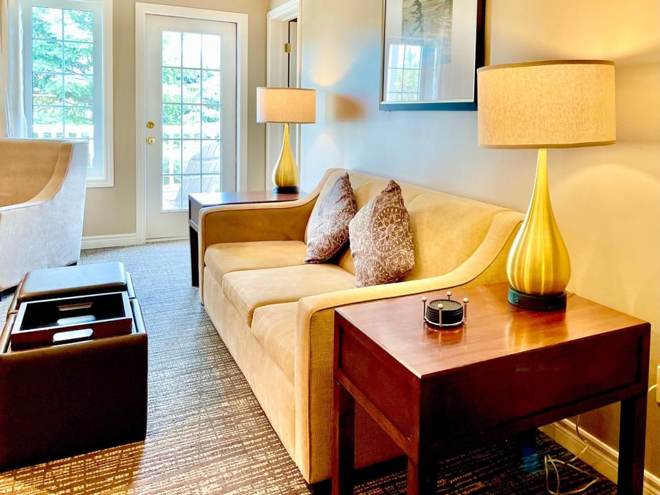 Living room, Seating area