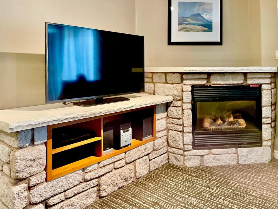 TV and multimedia, Evening entertainment, flat iron