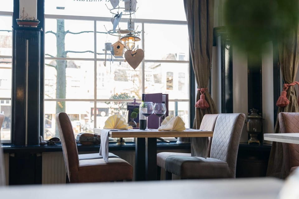 Restaurant/places to eat, Dining area