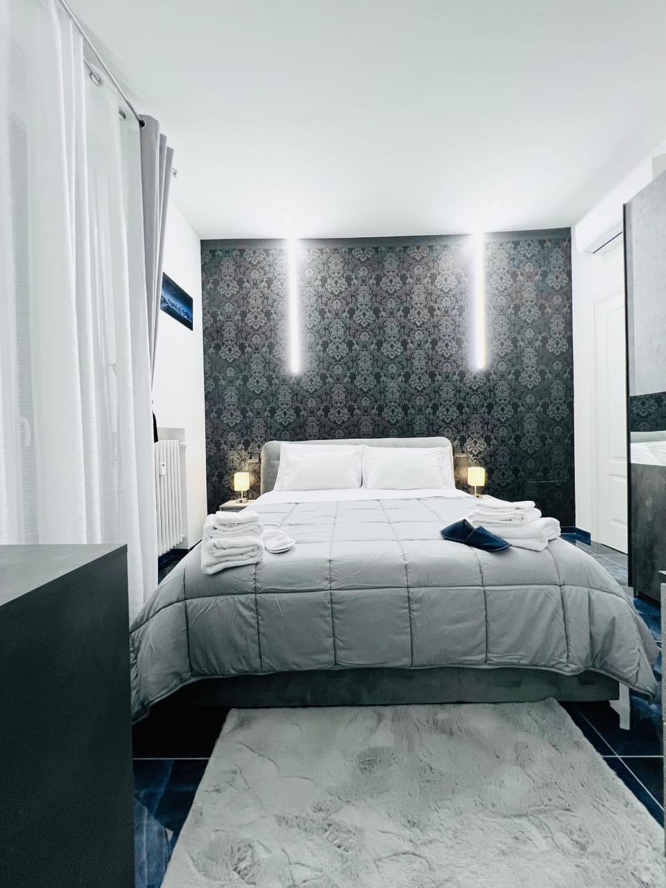 Bed, Photo of the whole room, Bedroom