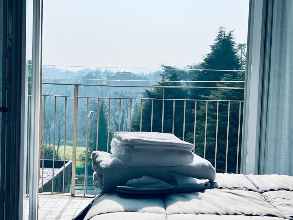 Bed, View (from property/room), Balcony/Terrace, Photo of the whole room, Bedroom