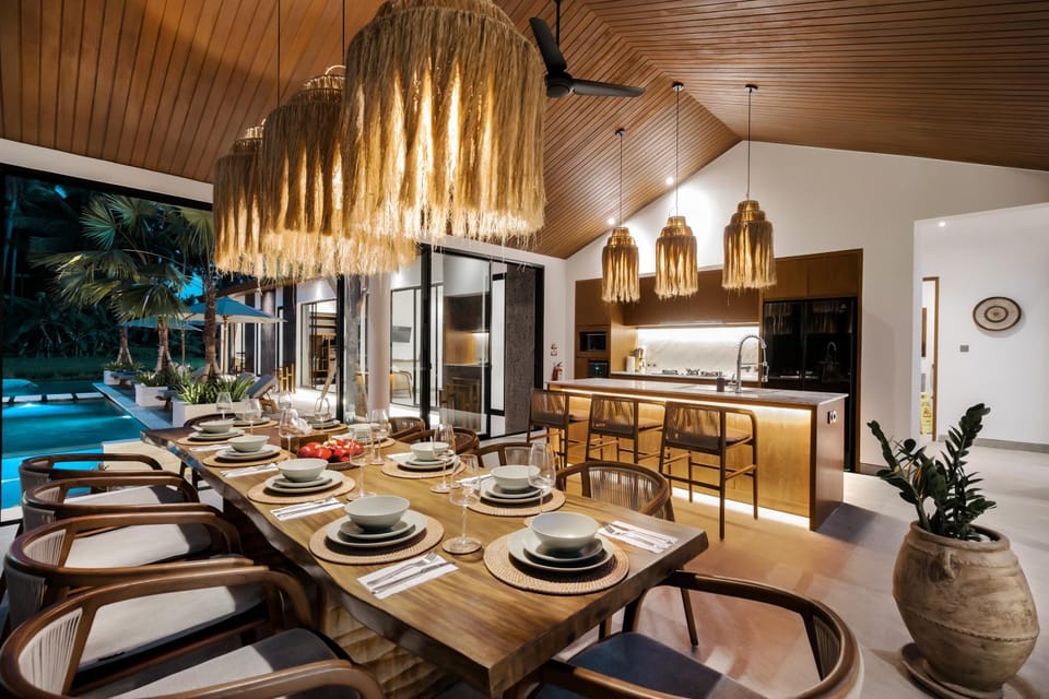 Seating area, Dining area