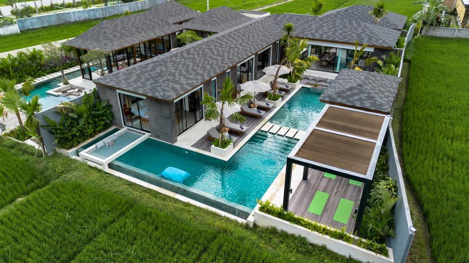Property building, Day, Garden, Garden view, Pool view, Swimming pool, sunbed
