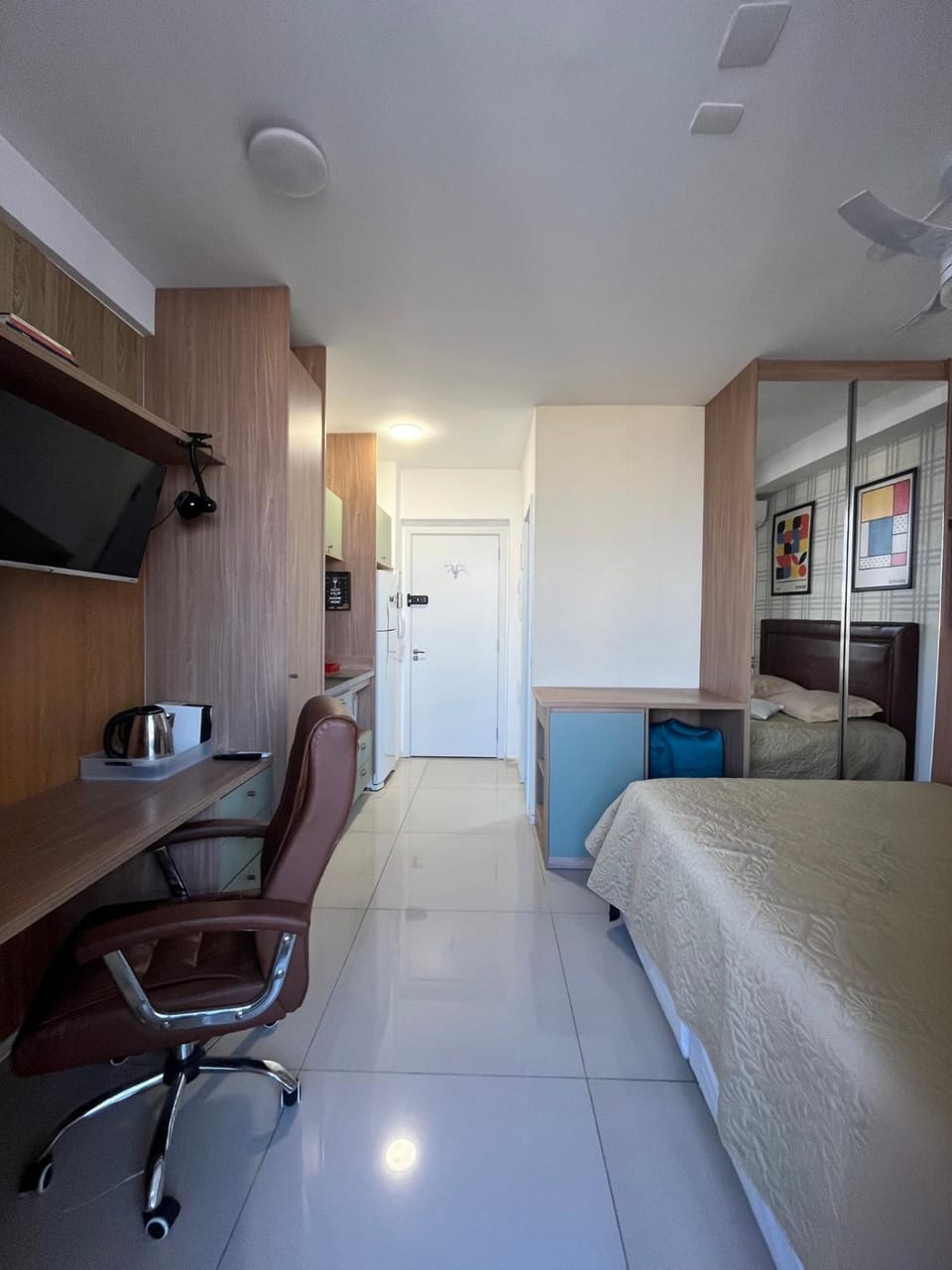 TV and multimedia, Kitchen or kitchenette, Seating area, air conditioner