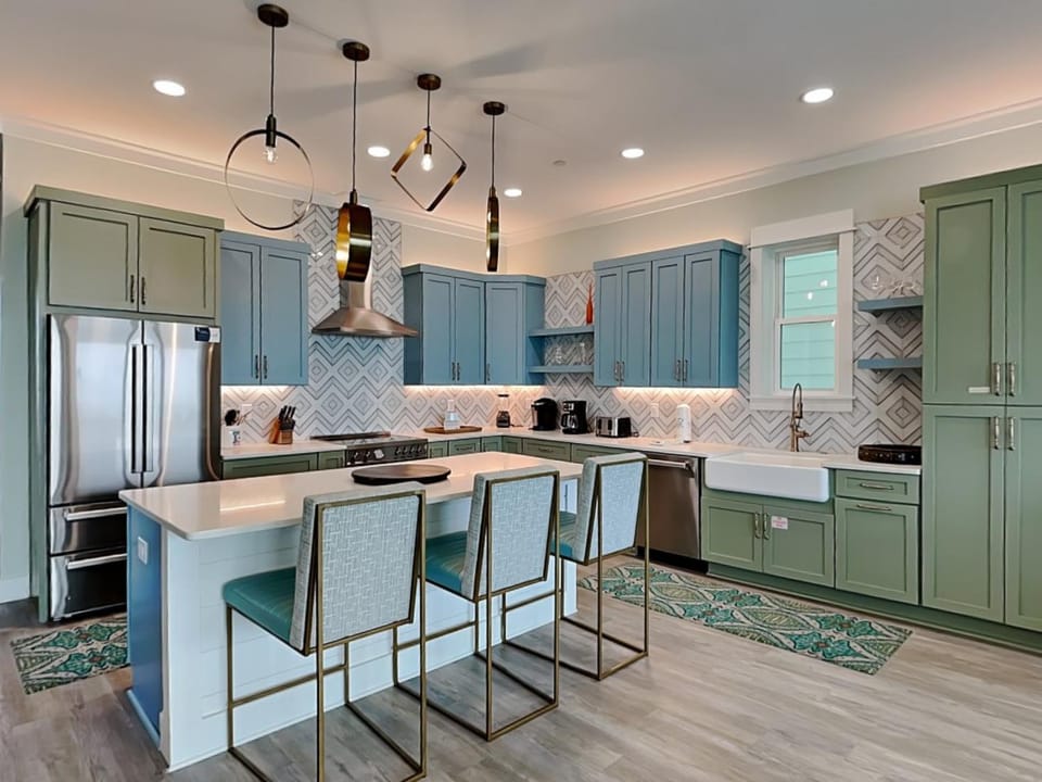 Kitchen or kitchenette, Seating area, furniture, microwave, oven, stove, kitchen