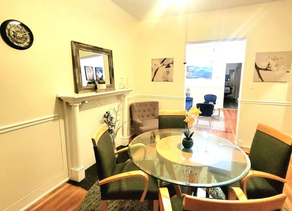 Seating area, Dining area