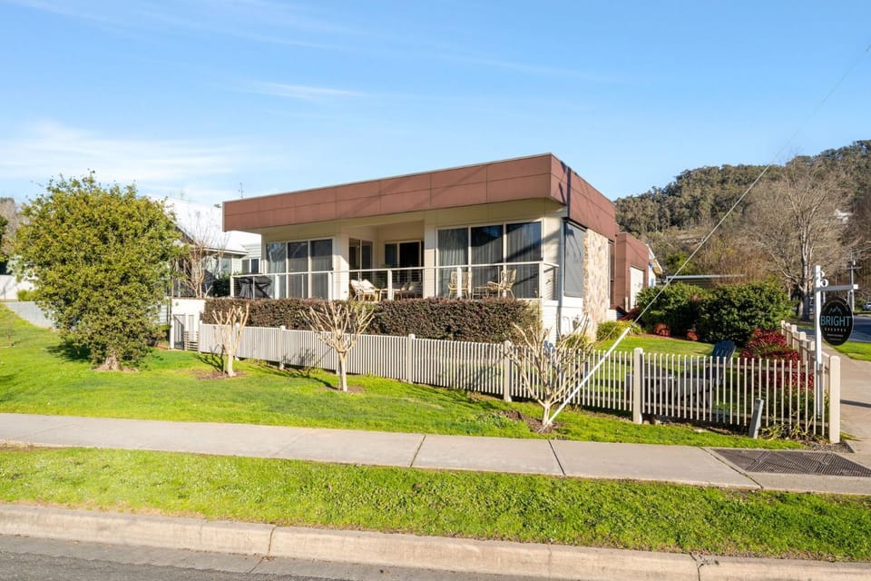 Brothers of Bright House in Porepunkah