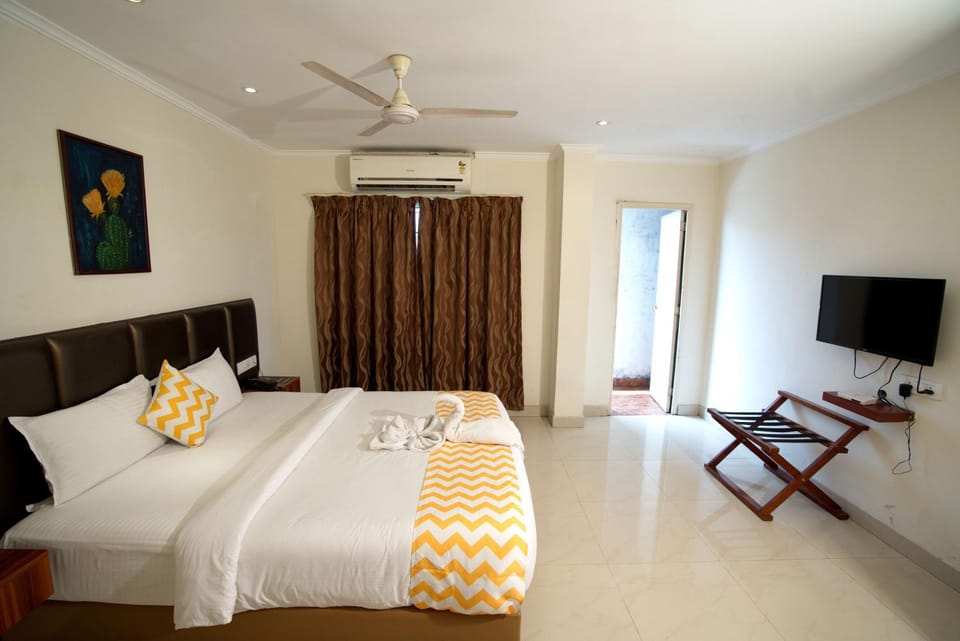 Bed, Photo of the whole room, Bedroom, air conditioner