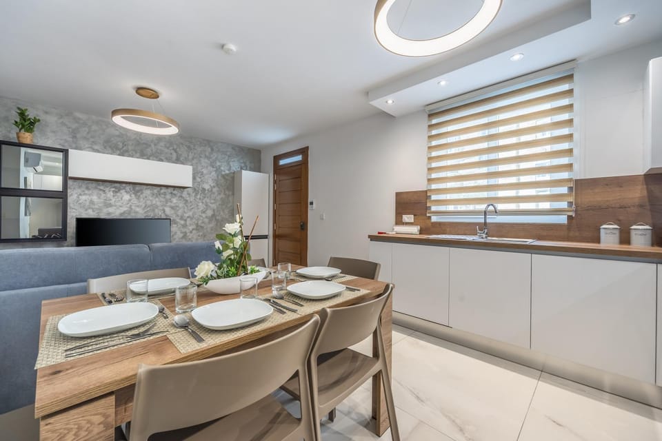 Kitchen or kitchenette, Living room, Dining area