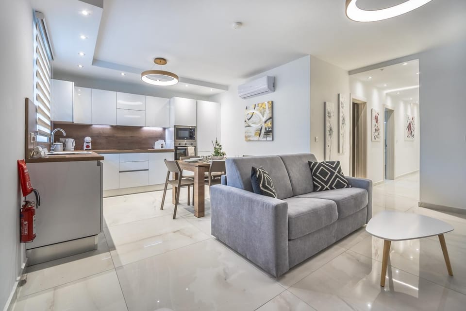 Kitchen or kitchenette, Living room, Seating area, Dining area, minibar, pet friendly, stove