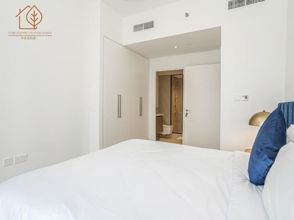 3 Bedroom Top Floor Family Apartment with Partial Burj Khalifa Views172BC-3 Apartment in Dubai