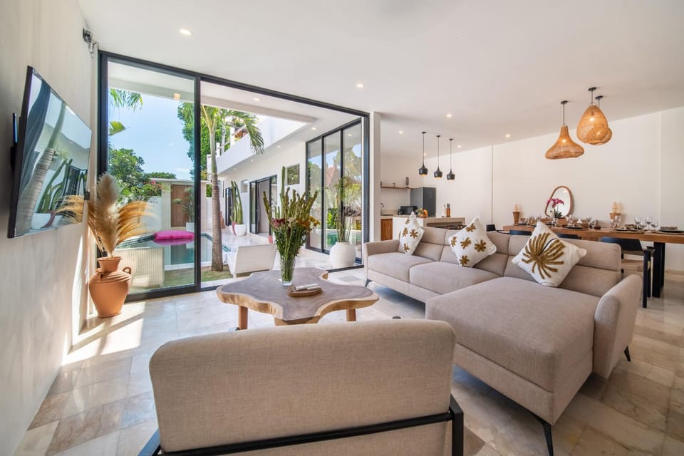 Communal lounge/ TV room, Living room