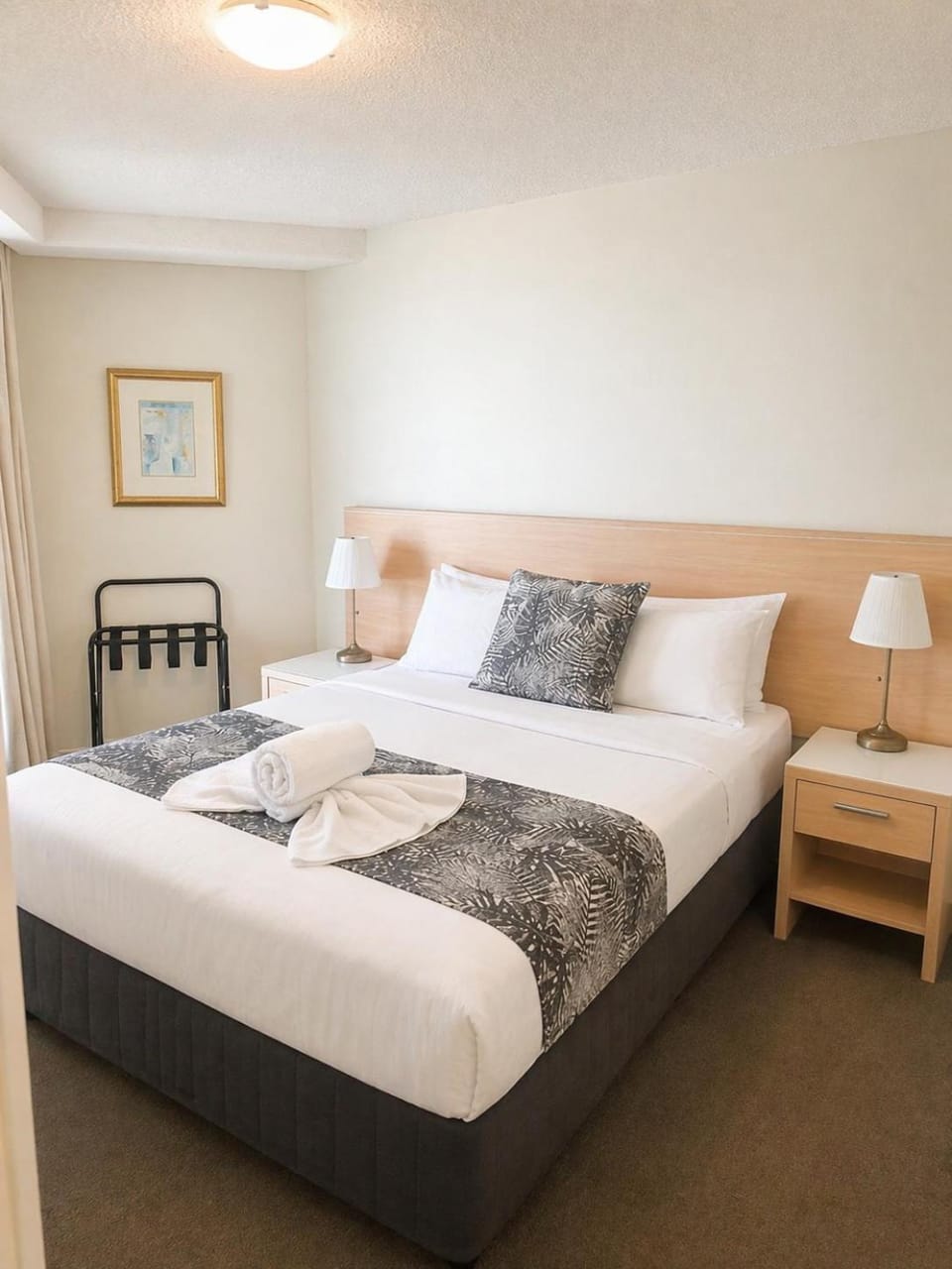 Bed, Photo of the whole room, Bedroom, towels