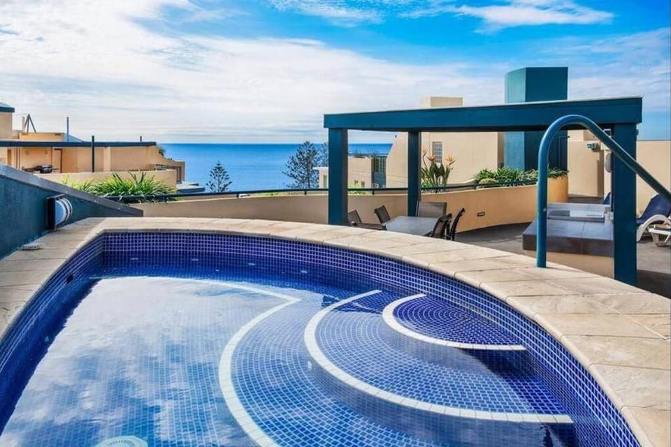 Hot Tub, sunbed
