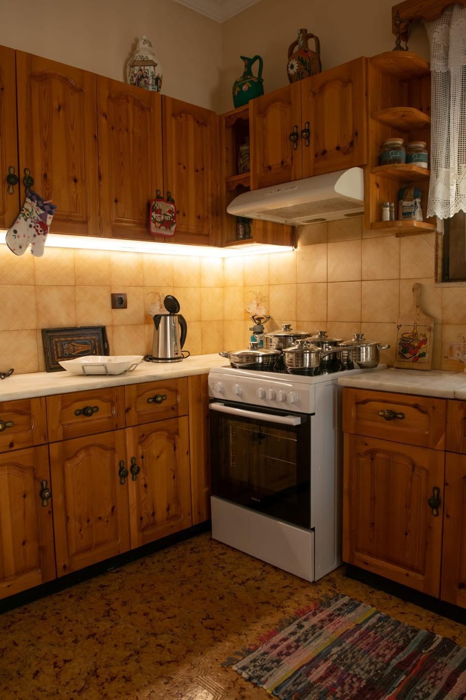 Coffee/tea facilities, Kitchen or kitchenette, pet friendly, stove