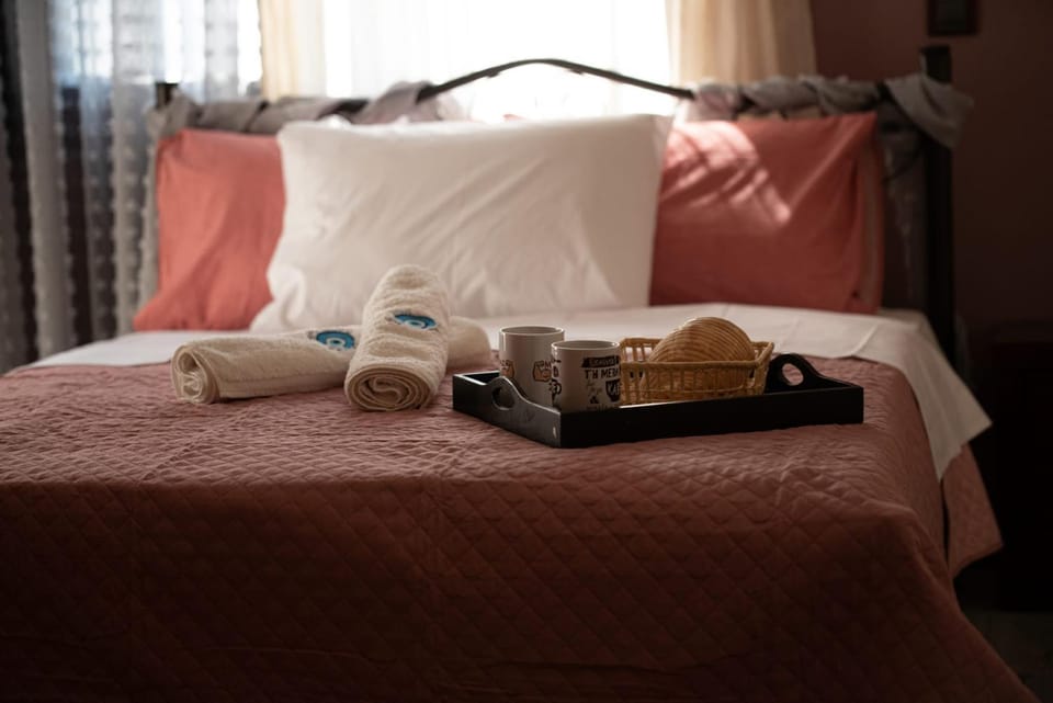 Bed, Bedroom, towels