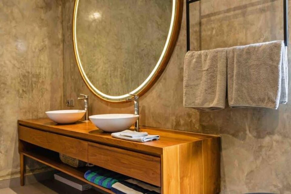 Bathroom, towels