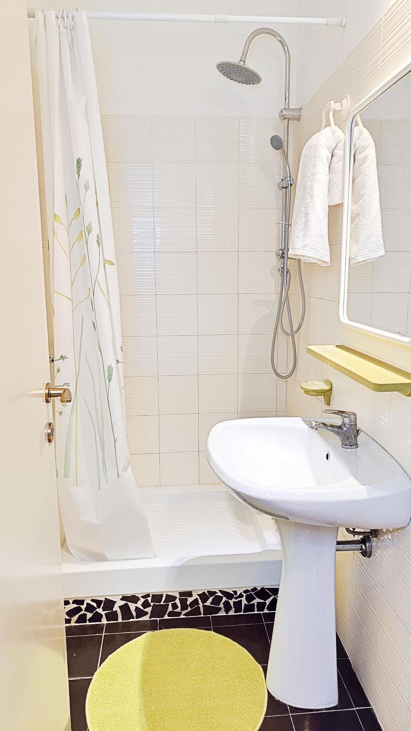 Shower, Bathroom, towels