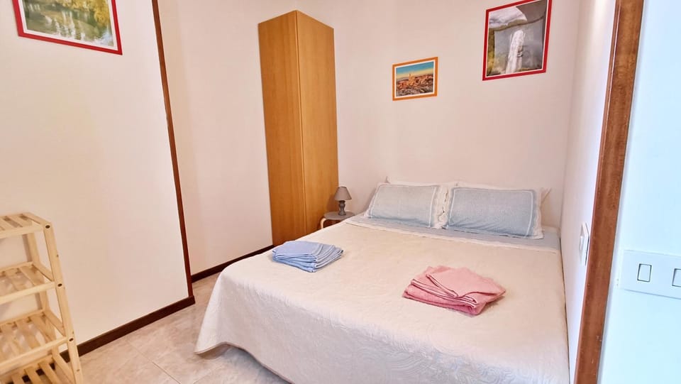 Bed, Photo of the whole room, Bedroom, towels, wardrobe