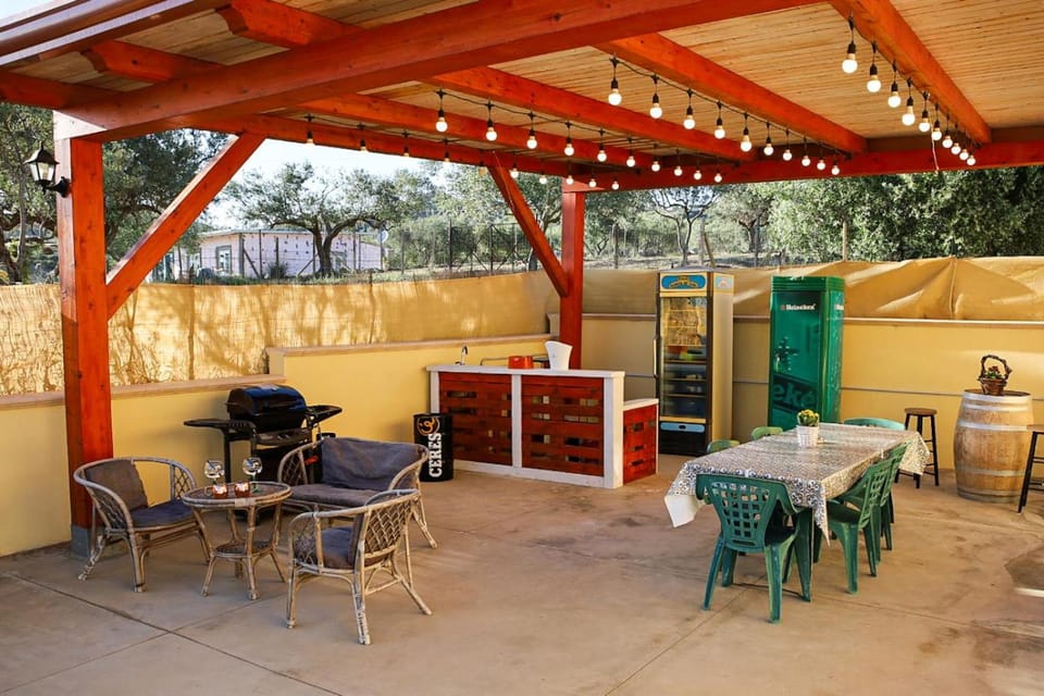Patio, BBQ facilities, Lounge or bar
