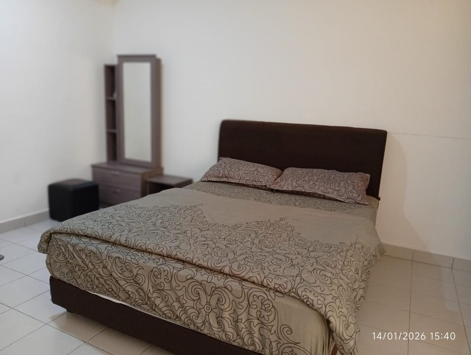 Seberang Jaya Family Pool Homestay Near Hospital 3 Bedroom Aircond 2 Bathroom & Family Room Aircond Apartment in Penang