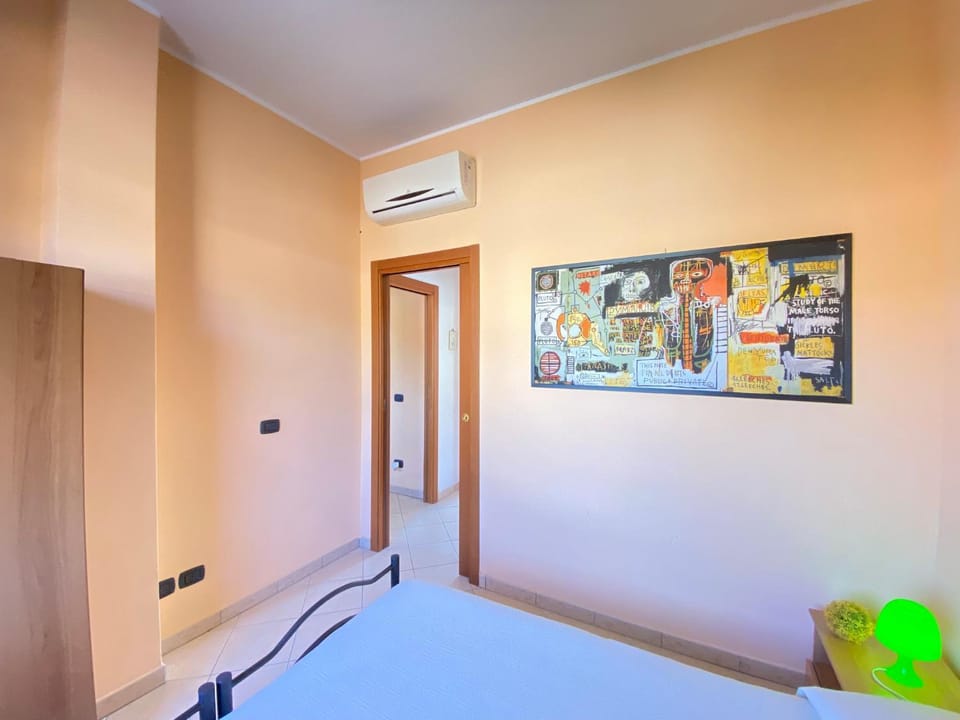 Bed, Photo of the whole room, air conditioner