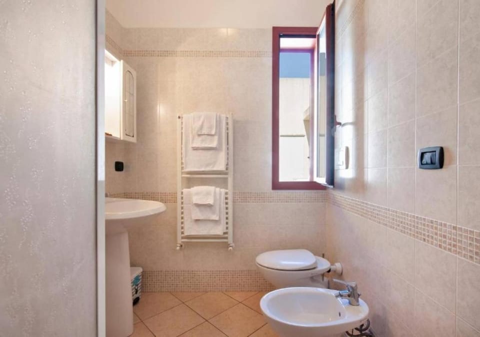 Shower, Toilet, bidet