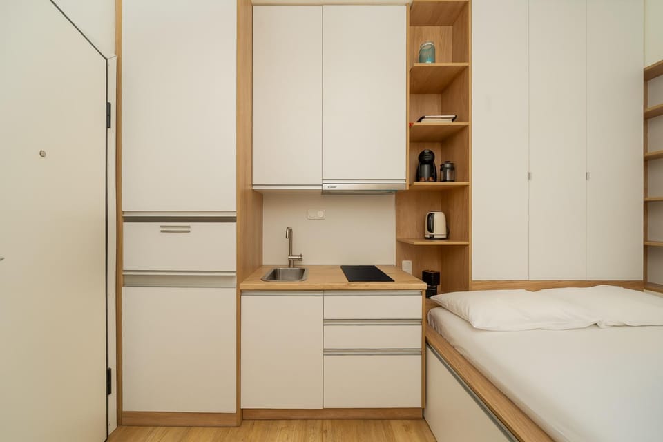 Bed, Kitchen or kitchenette, Photo of the whole room, wardrobe