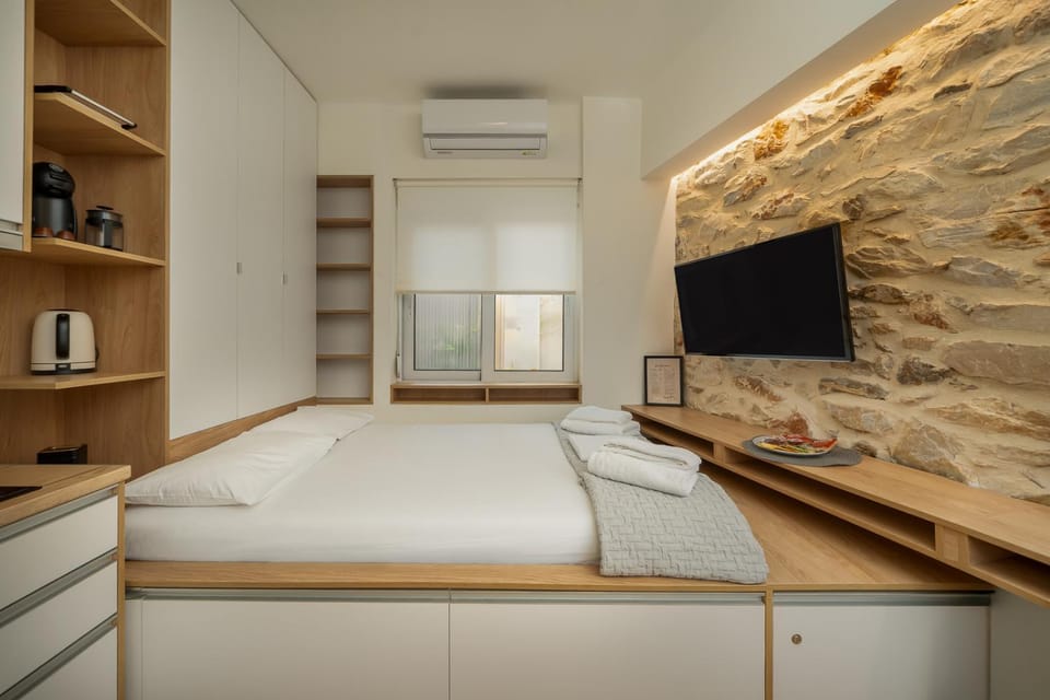 Bed, TV and multimedia, Photo of the whole room, Bedroom, air conditioner
