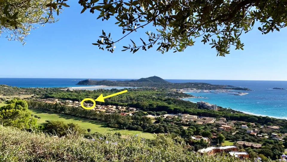 Villa Tamaris, Campulongu walk to private beach House in Sardinia