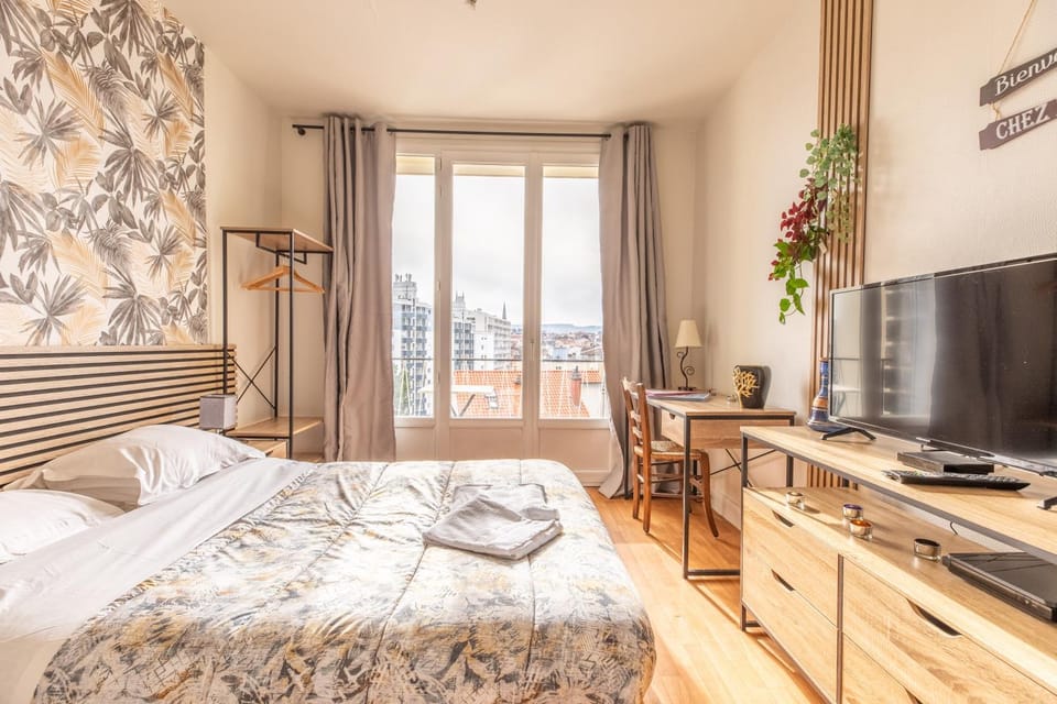 Bed, Photo of the whole room, Evening entertainment, Bedroom