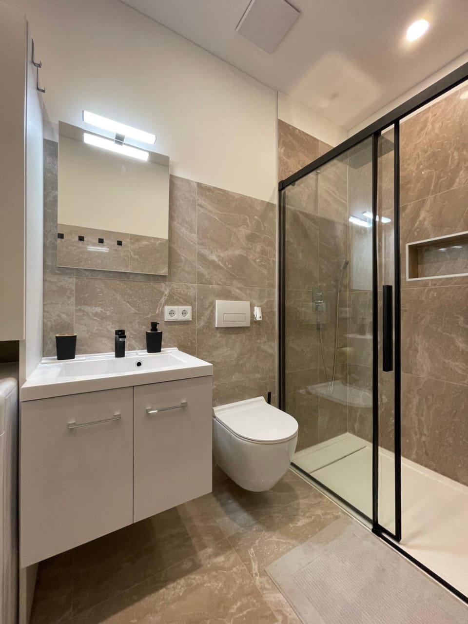 Shower, Toilet, Bathroom, towels