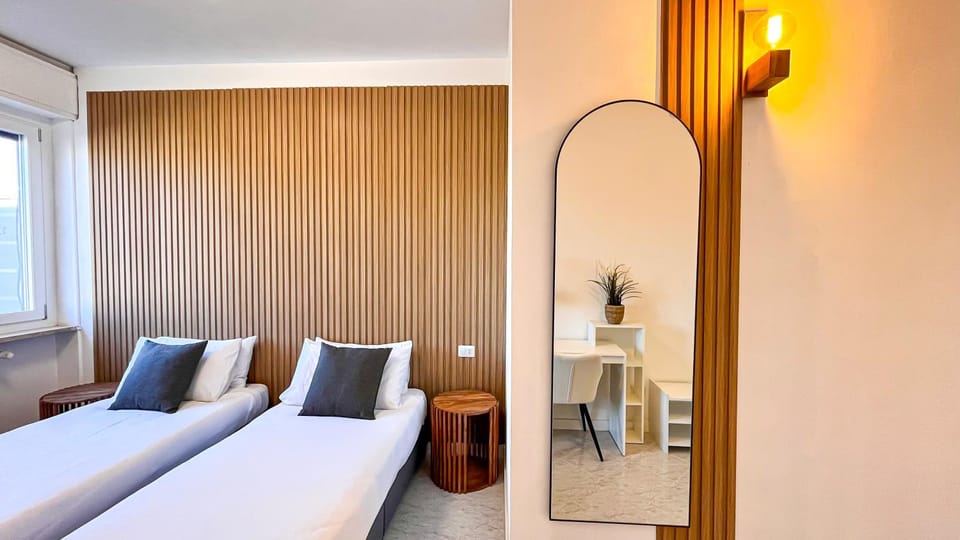 Bed, Photo of the whole room, Seating area, Bedroom, wardrobe