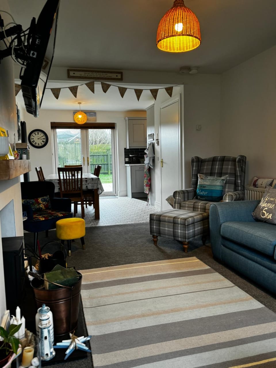 Living room, Dining area, Garden view