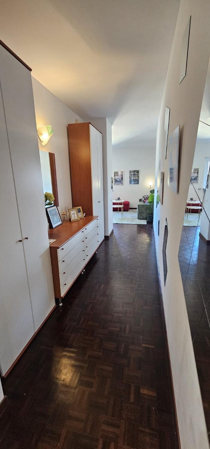 Ludo's Water Mirror Apartment in Como