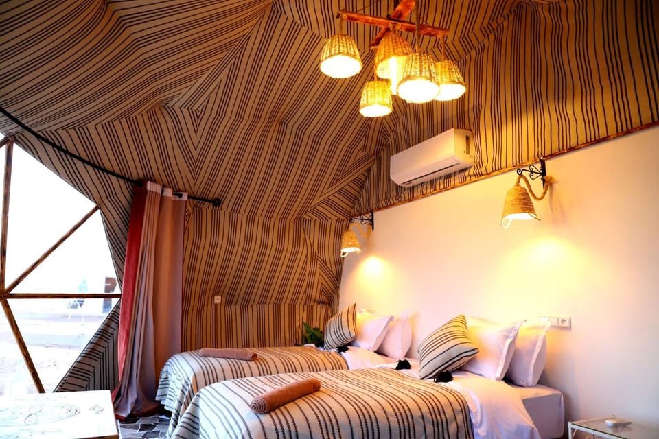 Bed, Photo of the whole room, Bedroom, air conditioner