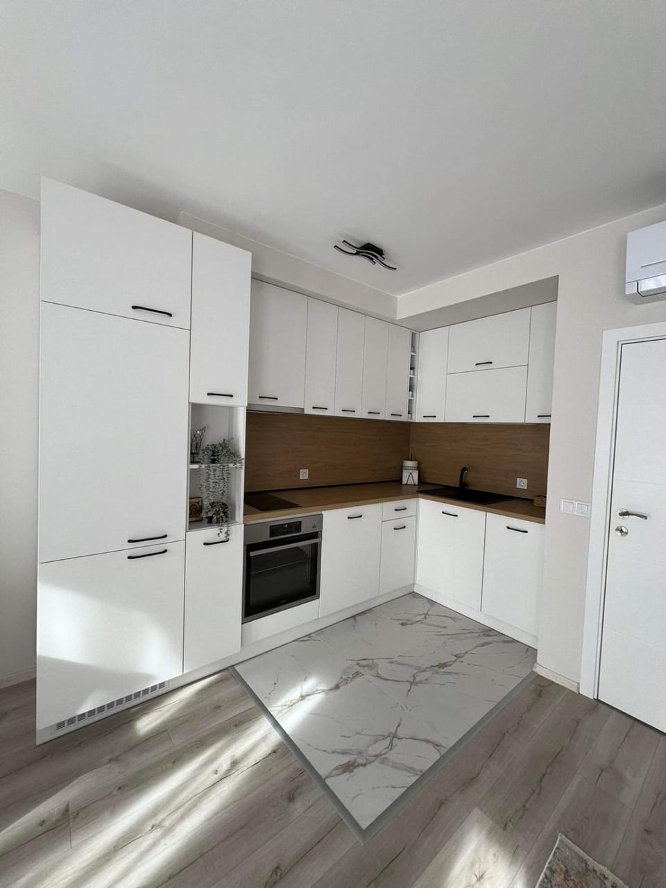 Kitchen or kitchenette, dishwasher, oven, pet friendly, stove