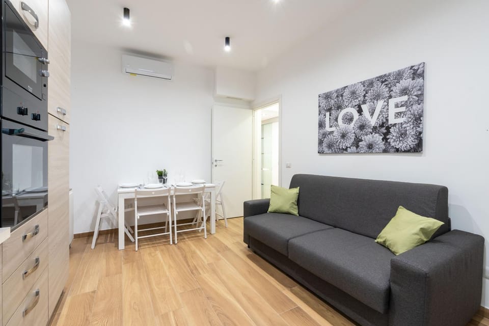 TV and multimedia, Kitchen or kitchenette, Living room, Seating area, Dining area, air conditioner