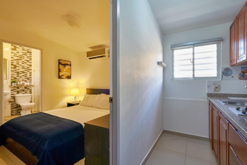 Bed, Kitchen or kitchenette, Bedroom, air conditioner