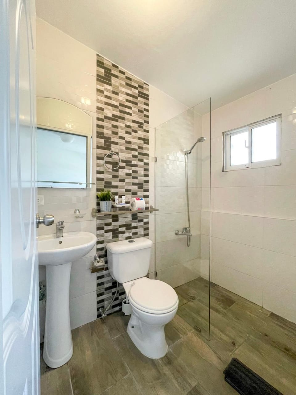 Shower, Toilet, Bathroom, Bath