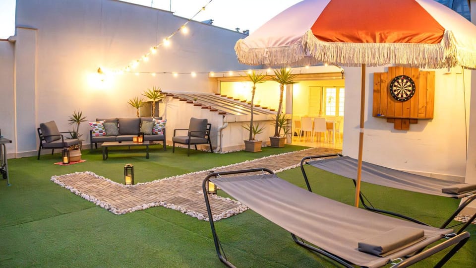 Patio, Day, Garden, Garden view, sunbed