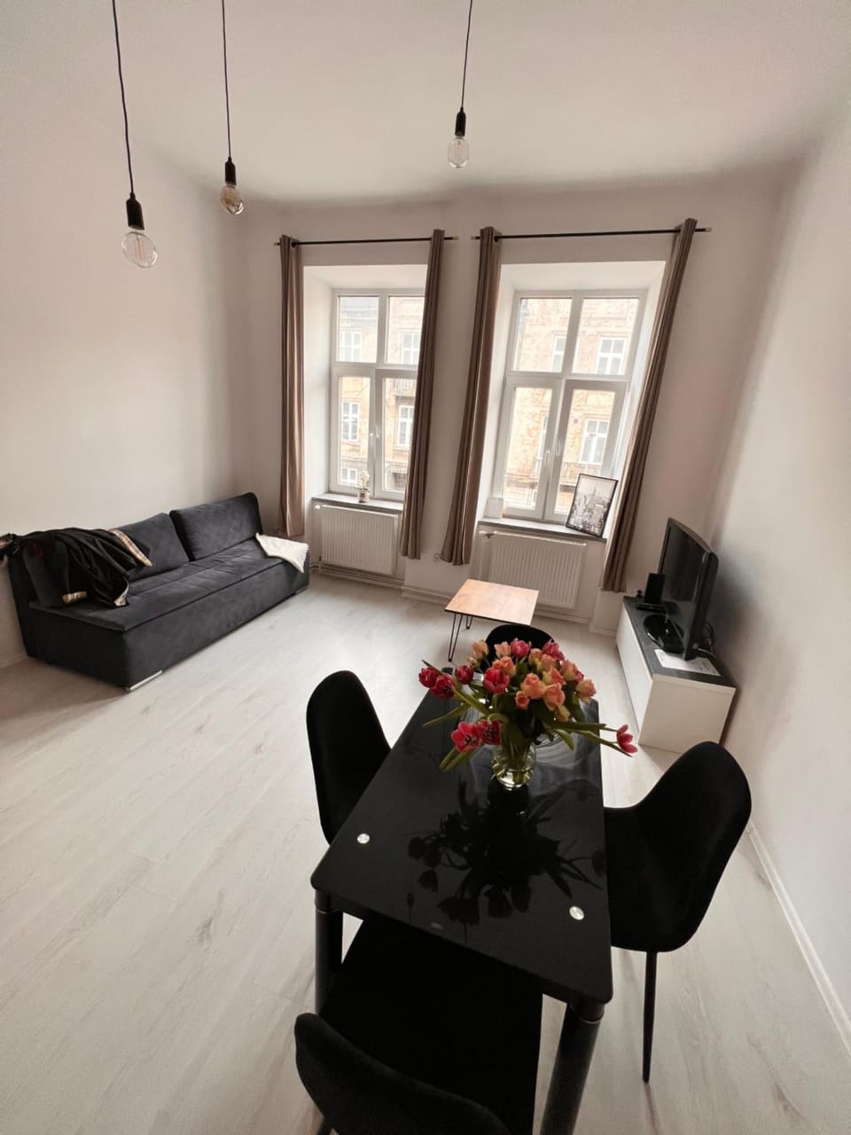 Communal lounge/ TV room, TV and multimedia, Living room, Seating area, Dining area, Evening entertainment