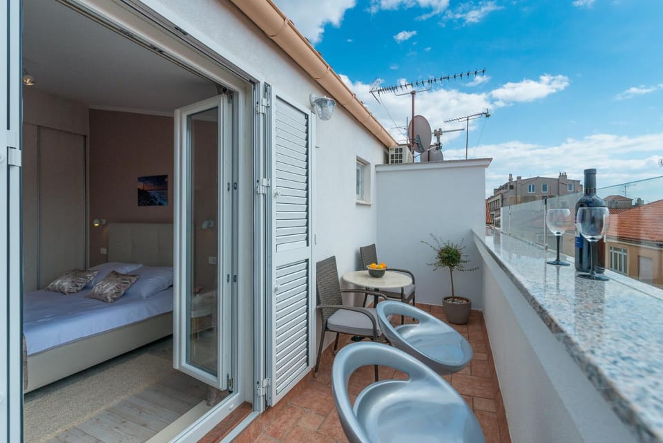 Bed, View (from property/room), Balcony/Terrace
