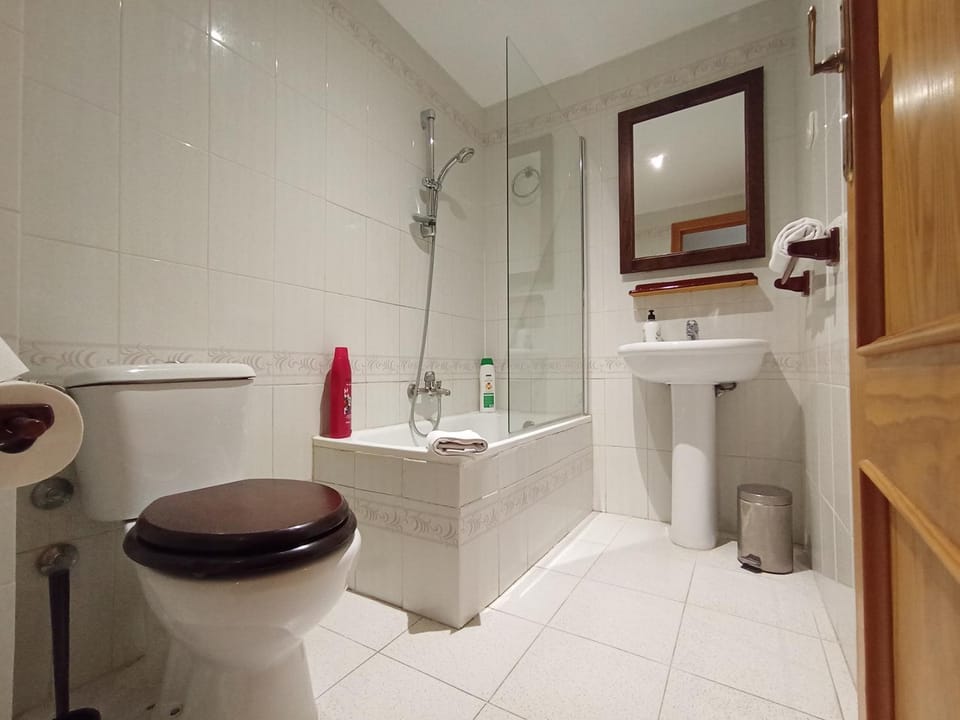 Shower, Bathroom, Bath, towels