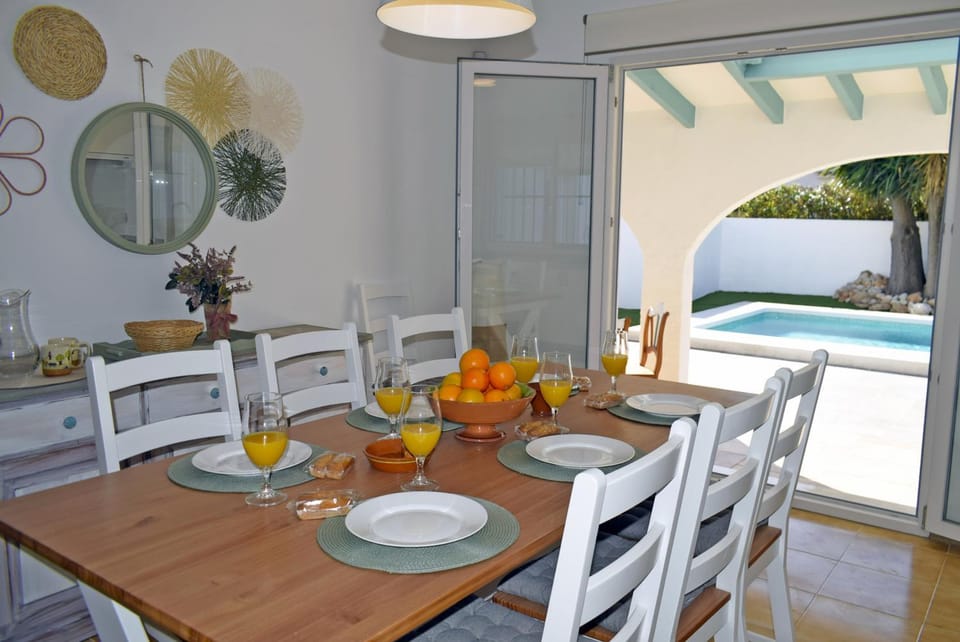 Dining area, Pool view