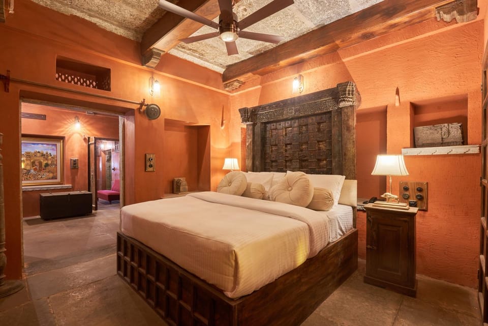 Bed, Photo of the whole room, Bedroom, fireplace